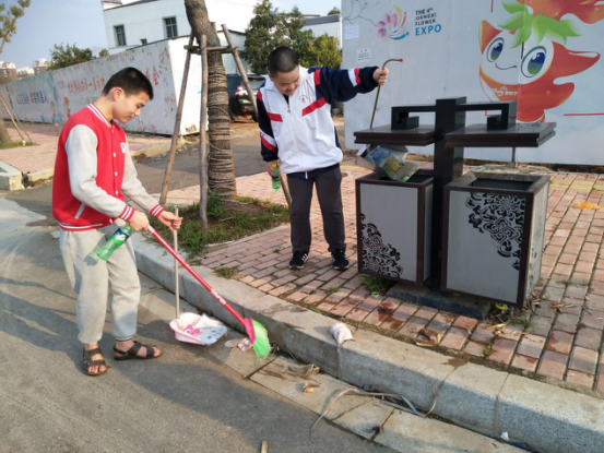 學雷鋒 南昌現代外國語學校在行動143.png