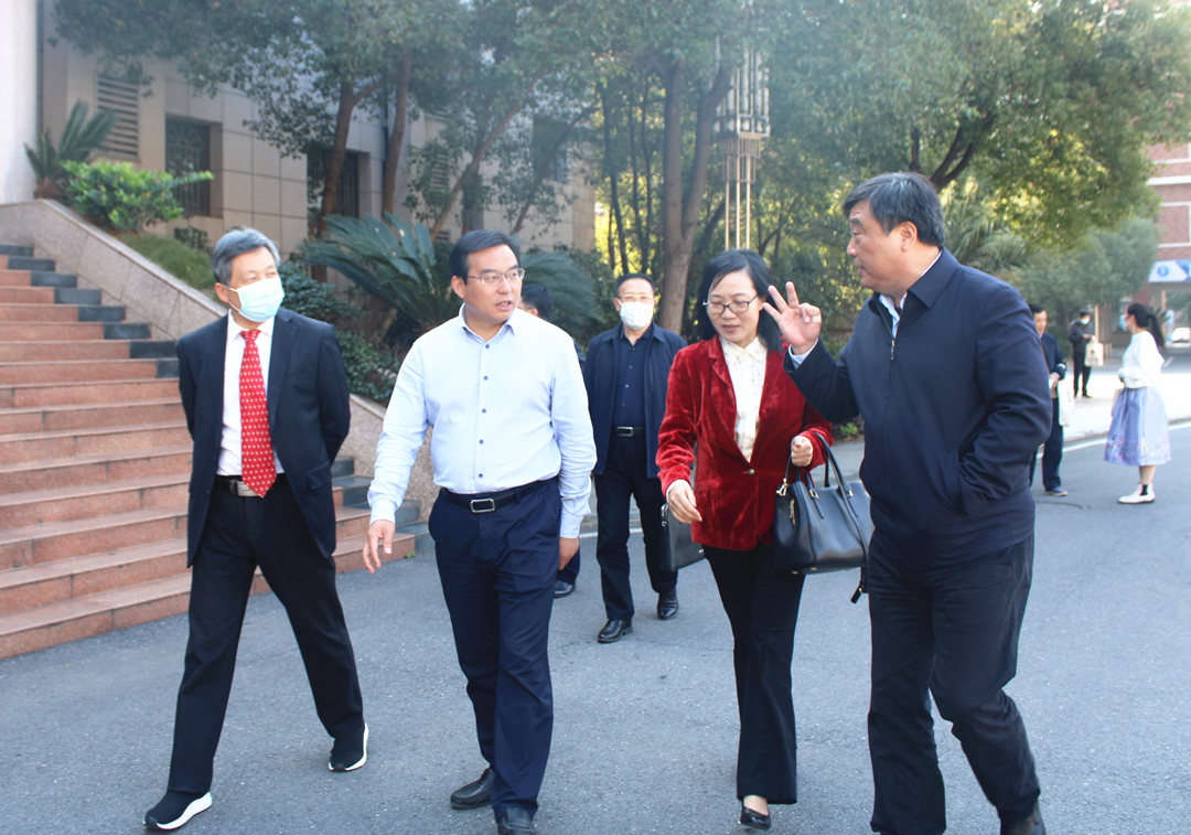 參觀學校副本.jpg 參觀學校副本.jpg